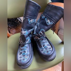 Manitobah Mukluk Boots - half height
